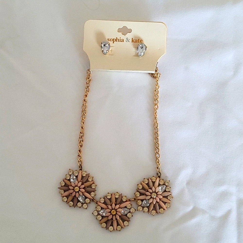 Sophia and Kate statement necklace